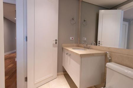 Apartamento para alugar com 390m², 4 quartos e 3 vagas Apartamento para alugar com 390m², 4 quartos e 3 vagasBanheiro da Suíte 1