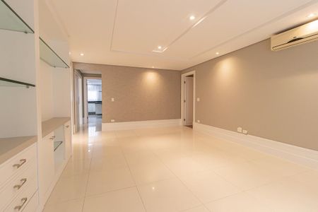 Apartamento para alugar com 390m², 4 quartos e 3 vagas Apartamento para alugar com 390m², 4 quartos e 3 vagasSala de TV