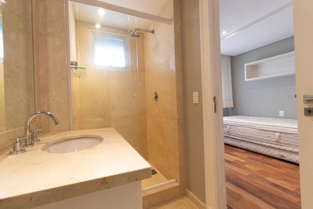 Apartamento para alugar com 390m², 4 quartos e 3 vagas Apartamento para alugar com 390m², 4 quartos e 3 vagasBanheiro da Suíte 4