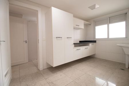 Apartamento para alugar com 390m², 4 quartos e 3 vagas Apartamento para alugar com 390m², 4 quartos e 3 vagasÁrea de Serviço