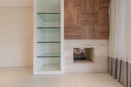 Apartamento para alugar com 390m², 4 quartos e 3 vagas Apartamento para alugar com 390m², 4 quartos e 3 vagasDetalhe Sala