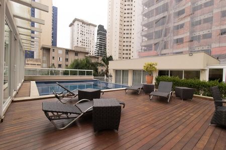 Apartamento para alugar com 390m², 4 quartos e 3 vagas Apartamento para alugar com 390m², 4 quartos e 3 vagasÁrea comum - Piscina