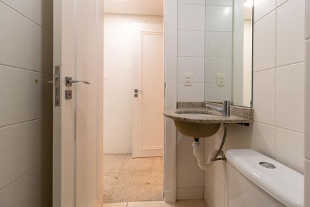 Apartamento para alugar com 390m², 4 quartos e 3 vagas Apartamento para alugar com 390m², 4 quartos e 3 vagasBanheiro de serviço