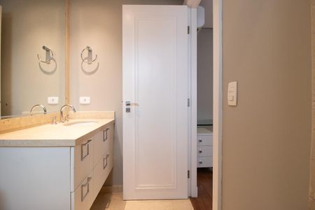 Apartamento para alugar com 390m², 4 quartos e 3 vagas Apartamento para alugar com 390m², 4 quartos e 3 vagasBanheiro da Suíte 3
