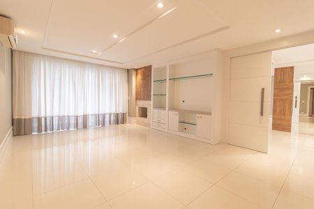 Apartamento para alugar com 390m², 4 quartos e 3 vagas Apartamento para alugar com 390m², 4 quartos e 3 vagasSala de TV