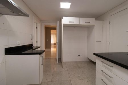 Apartamento para alugar com 390m², 4 quartos e 3 vagas Apartamento para alugar com 390m², 4 quartos e 3 vagasCozinha - Armários