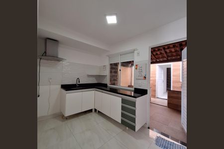 Casa para alugar com 120m², 3 quartos e 2 vagas Casa para alugar com 120m², 3 quartos e 2 vagasCozinha