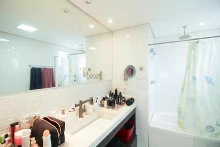 Apartamento para alugar com 130m², 2 quartos e 2 vagas Apartamento para alugar com 130m², 2 quartos e 2 vagasBanheiro da Suíte
