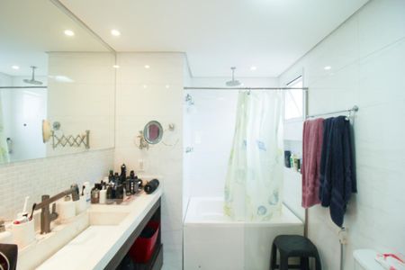 Apartamento para alugar com 130m², 2 quartos e 2 vagas Apartamento para alugar com 130m², 2 quartos e 2 vagasBanheiro da Suíte
