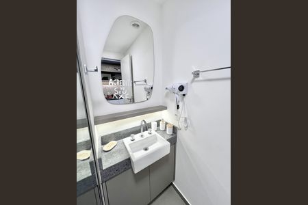 Banheiro de apartamento para alugar com 1 quarto, 28m² em Indianópolis, São Paulo
