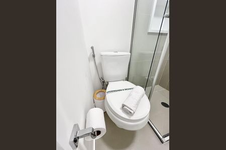 Banheiro de apartamento para alugar com 1 quarto, 28m² em Indianópolis, São Paulo