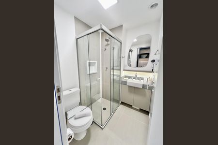 Banheiro de apartamento para alugar com 1 quarto, 28m² em Indianópolis, São Paulo