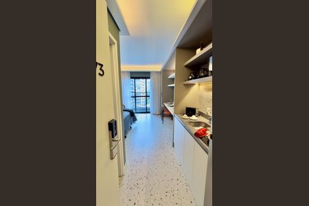 Sala / Quarto de apartamento para alugar com 1 quarto, 28m² em Indianópolis, São Paulo
