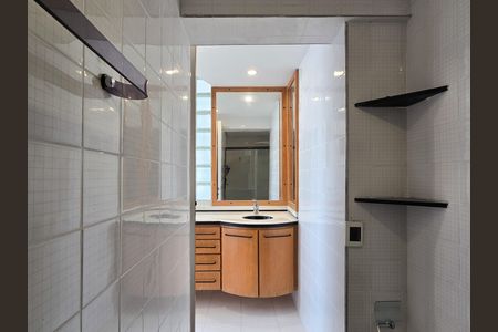 Apartamento à venda com 80m², 1 quarto e 2 vagas Apartamento à venda com 80m², 1 quarto e 2 vagasBanheiro da Suíte