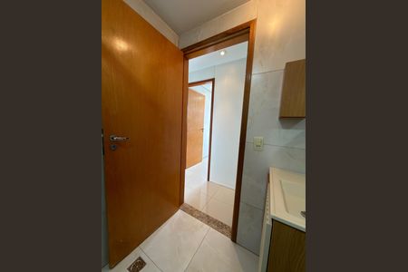 Apartamento à venda com 89m², 2 quartos e 2 vagas Apartamento à venda com 89m², 2 quartos e 2 vagasBanheiro 01