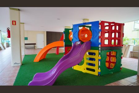 Apartamento à venda com 75m², 3 quartos e 1 vaga Apartamento à venda com 75m², 3 quartos e 1 vagaÁrea comum - Playground