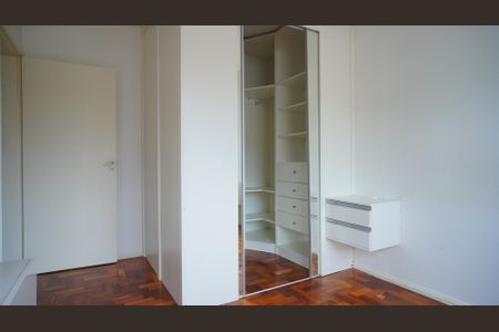 Apartamento à venda com 75m², 3 quartos e 1 vaga Apartamento à venda com 75m², 3 quartos e 1 vagaCloset
