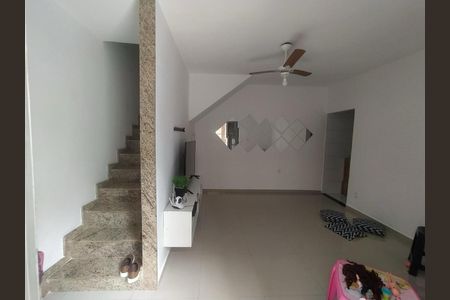 Sala de casa para alugar com 2 quartos, 88m² em Parque Pauliceia, Duque de Caxias