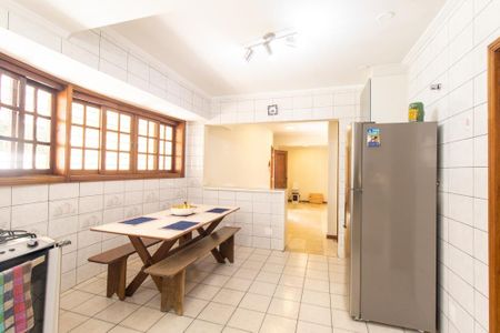 Casa para alugar com 250m², 3 quartos e 5 vagas Casa para alugar com 250m², 3 quartos e 5 vagasCozinha