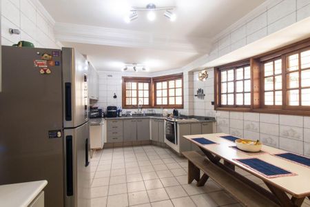 Casa para alugar com 250m², 3 quartos e 5 vagas Casa para alugar com 250m², 3 quartos e 5 vagasCozinha