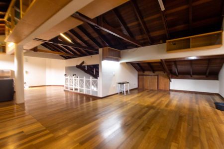 Casa para alugar com 250m², 3 quartos e 5 vagas Casa para alugar com 250m², 3 quartos e 5 vagasAtico