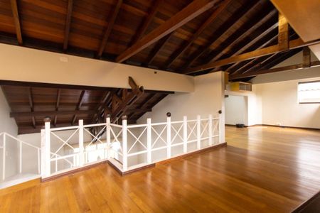 Casa para alugar com 250m², 3 quartos e 5 vagas Casa para alugar com 250m², 3 quartos e 5 vagasAtico