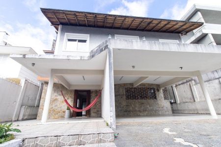 Casa para alugar com 250m², 3 quartos e 5 vagas Casa para alugar com 250m², 3 quartos e 5 vagasFachada