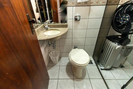 Casa para alugar com 250m², 3 quartos e 5 vagas Casa para alugar com 250m², 3 quartos e 5 vagasBanheiro da Suite 2