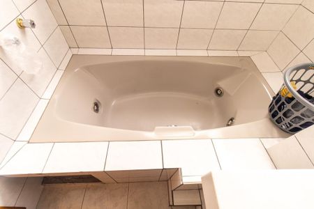 Casa para alugar com 250m², 3 quartos e 5 vagas Casa para alugar com 250m², 3 quartos e 5 vagasBanheiro da Suite 1