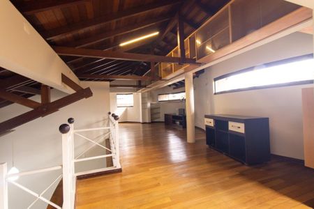 Casa para alugar com 250m², 3 quartos e 5 vagas Casa para alugar com 250m², 3 quartos e 5 vagasAtico