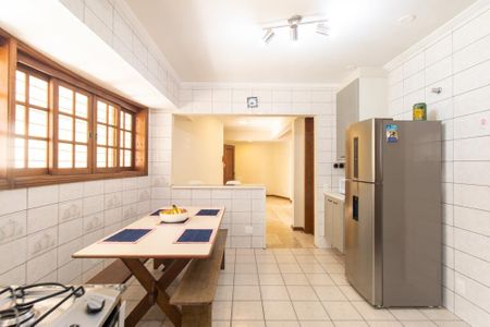 Casa para alugar com 250m², 3 quartos e 5 vagas Casa para alugar com 250m², 3 quartos e 5 vagasCozinha