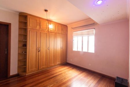 Casa para alugar com 250m², 3 quartos e 5 vagas Casa para alugar com 250m², 3 quartos e 5 vagasQuarto 2 Suite 2