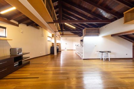 Casa para alugar com 250m², 3 quartos e 5 vagas Casa para alugar com 250m², 3 quartos e 5 vagasAtico