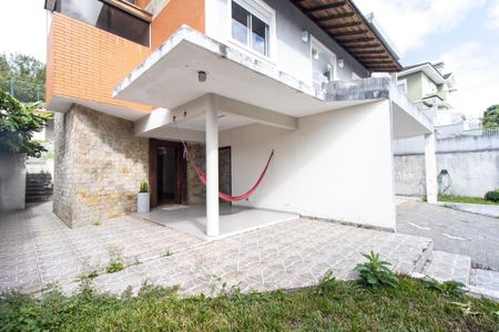 Casa para alugar com 250m², 3 quartos e 5 vagas Casa para alugar com 250m², 3 quartos e 5 vagasFachada
