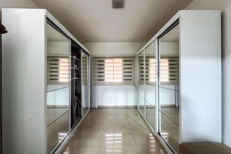 Casa para alugar com 500m², 4 quartos e sem vaga Casa para alugar com 500m², 4 quartos e sem vagaCloset da suíte