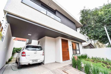 Casa à venda com 132m², 3 quartos e 2 vagas Casa à venda com 132m², 3 quartos e 2 vagasFachada