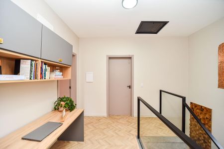 Casa à venda com 132m², 3 quartos e 2 vagas Casa à venda com 132m², 3 quartos e 2 vagasEscritório