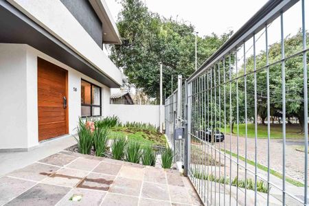 Casa à venda com 132m², 3 quartos e 2 vagas Casa à venda com 132m², 3 quartos e 2 vagasFachada