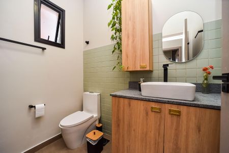 Casa à venda com 132m², 3 quartos e 2 vagas Casa à venda com 132m², 3 quartos e 2 vagasBanheiro Social