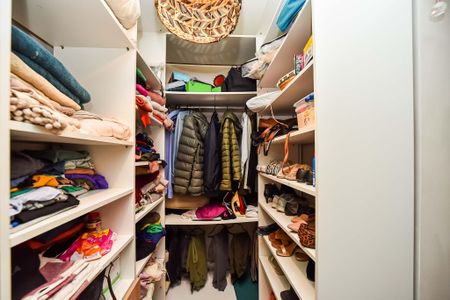 Casa à venda com 132m², 3 quartos e 2 vagas Casa à venda com 132m², 3 quartos e 2 vagasCloset da suíte