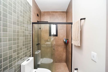 Casa à venda com 132m², 3 quartos e 2 vagas Casa à venda com 132m², 3 quartos e 2 vagasBanheiro da Suite