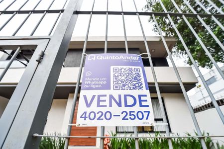 Casa à venda com 132m², 3 quartos e 2 vagas Casa à venda com 132m², 3 quartos e 2 vagasPlaquinha