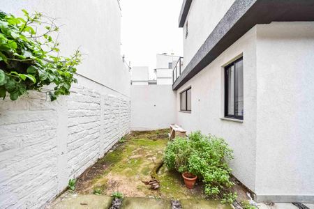 Casa à venda com 132m², 3 quartos e 2 vagas Casa à venda com 132m², 3 quartos e 2 vagasQuintal
