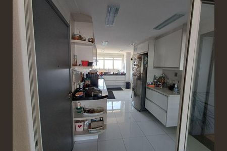Apartamento à venda com 204m², 4 quartos e 3 vagas