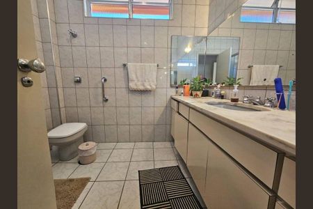 Casa à venda com 223m², 4 quartos e 4 vagas