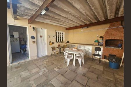 Casa à venda com 223m², 4 quartos e 4 vagas