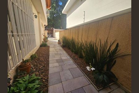 Casa à venda com 223m², 4 quartos e 4 vagas