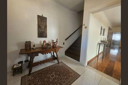 Casa à venda com 223m², 4 quartos e 4 vagas