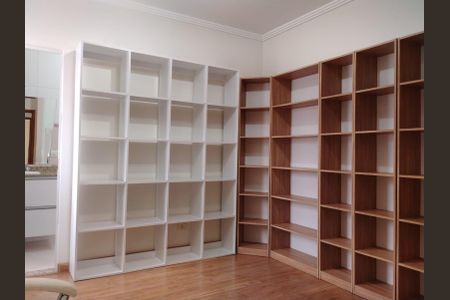 Casa à venda com 219m², 3 quartos e 4 vagas Casa à venda com 219m², 3 quartos e 4 vagasQuarto