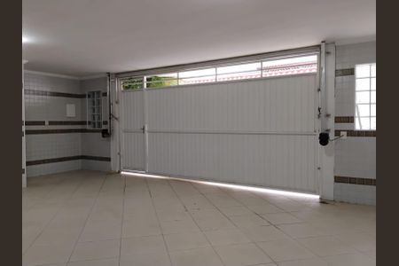 Casa à venda com 219m², 3 quartos e 4 vagas Casa à venda com 219m², 3 quartos e 4 vagasGaragem